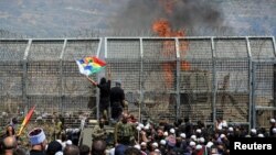 Друзи от двете страни на границата между Израел и Сирия, на фона на конфликта от изминалата седмица, 16 юли 2025 г.