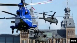 Голланди -- Iамеркан Цхьаьнатоьхначу Штатийн президент Обама Барак тIехь волу беракема ду Амстердамехь охьадуссуш, 24Заз2014