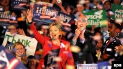 هيلاری کلينتون، در انتخابات روز سه شنبه موفق شد در انتخابات مقدماتی در ايالت پنسيلوانيا به پیروزی دست یابد.
عکس از EPA
