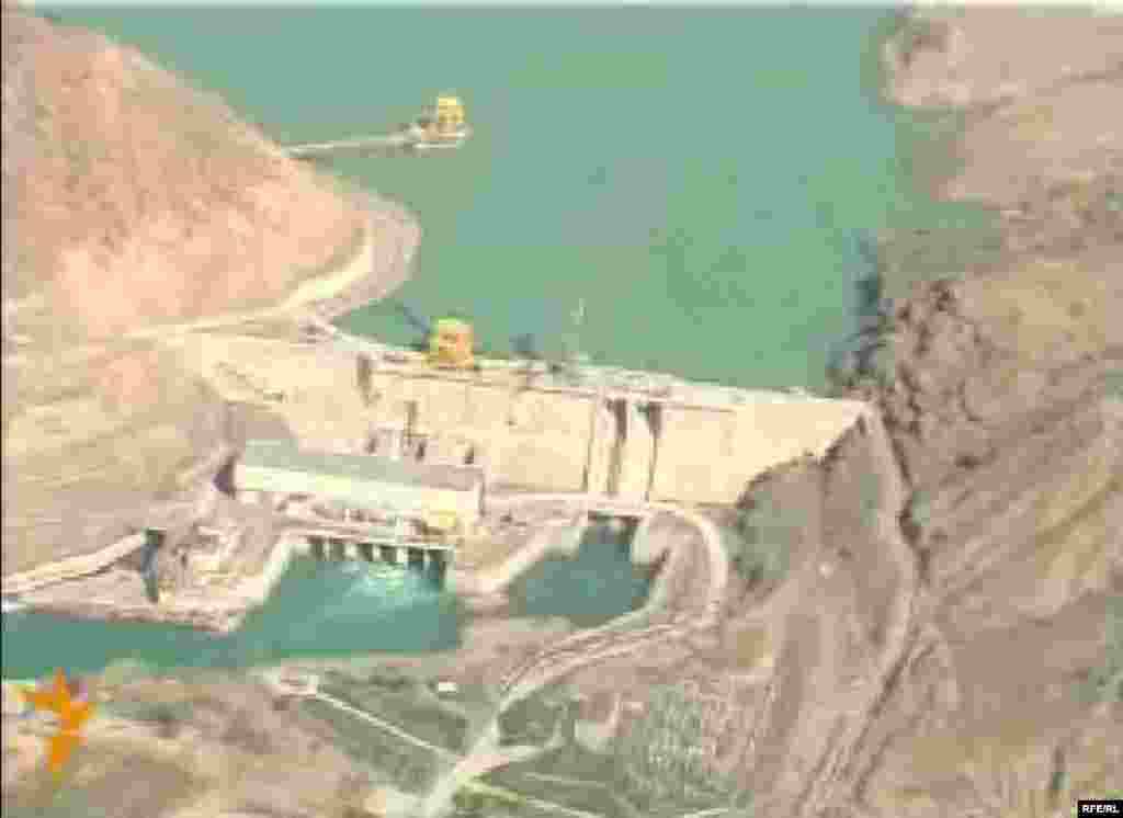 22-декабрда «Камбар-Ата-2» ГЭСинин жанындагы тоо жардырылып, Нарын дарыясы бөгөлдү.