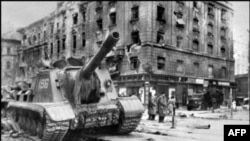 Радянський танк у Будапешті 12 листопада 1956 року