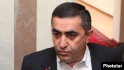 Armenia - Armen Rustamian, a leader of the Armenian Revolutionary Federation, talks to journalists in Yerevan, 21Nov2012.