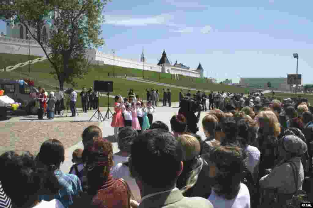 Русиянең "1 канал" вәкилләре катнашында узган "Без булдырабыз!" хәйрия акциясе