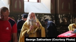 Церковный совет АПЦ во главе с его председателем иереем Виссарионом Аплиаа выступил с заявлением «в связи с антиканоничными действиями Константинопольского Патриархата»