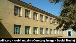 Здание средней школы №50 в Заминском районе Джизакской области.