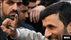 خاخام اسراییلی می گوید محمود احمدی نژاد از هیتلر تقلید می کند