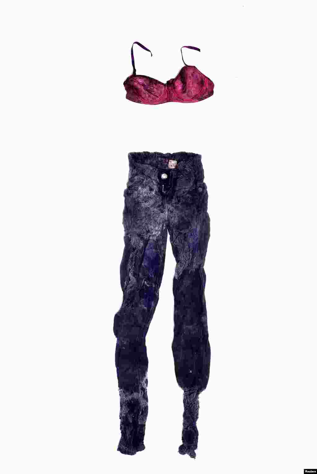 Первое место в категории «Повседневная жизнь (серия)»: последние вещи пропавших людей в Сальвадоре. Автор фото: Fred Ramos / El Faro