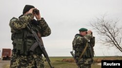 مرزبانان اوکراینی در نزدیکی مرز آن کشور و روسیه