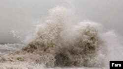 در حال حاضر شيوع بيماری های واگير دار از مهم ترين خطراتی است که مردم مناطق سيل زده را تهديد می کند.