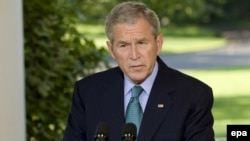 جرج بوش، رييس جمهور آمريکا، می گوید برنامه هسته ای ایران تهدیدی برای صلح جهانی است.
عکس از: epa