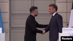 Також, за його словами, з Макроном обговорили наслідки російських ударів по Україні, посилення протиповітряної оборони та стійкості енергетики 