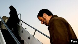 با آنکه آقای احمدی نژاد پيشتر در ماه اوت سال ۲۰۰۵ نيز برای شرکت در سازمان کنفرانس اسلامی به عربستان سعودی سفر کرده بود، اما سفر روز شنبه، اولين سفر رسمی او به اين کشور خواهد بود.