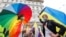 Організатори KyivPride очікували близько 10 тисяч учасників, але через погодні умови та епідемію коронавірусу приєдналися&nbsp;близько 7 тисяч людей