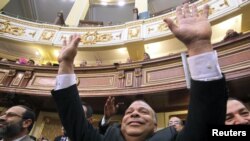 محمود ال سقا، مسن ترين نماينده مجلس رياست موقت نخستین جلسه پارلمان جدید مصر را بر عهده گرفت.