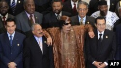 نشست آبان ماه سران عرب در لیبی/ از راست: حسنی مبارک، معمر قذافی، علی عبدالله صالح، و زین‌العابدین بن‌علی