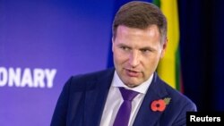 «Ми маємо підтримати Україну в боротьбі з російською агресією, яка триває», – заявив міністр оборони Естонії Ганно Певкур