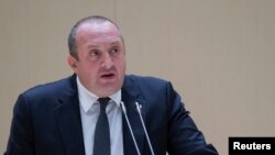 «Это не реформа избирательной системы, а технические поправки», – заявил сегодня на брифинге Георгий Маргвелашвили. Тем не менее, сообщил он, законопроект о поправках в избирательный кодекс, принятый парламентом 23 декабря, подписан