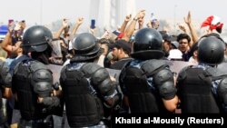 دور تازه اعتراضات گسترده در برخی از شهرهای عراق علیه بیکاری، فساد و ضعف خدمات عمومی چهارشنبه وارد دومین روز خود شد.