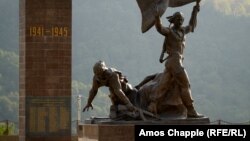 Мартовское наступление можно рассматривать как некий рубеж, хронологически разделивший 413 дней и ночей войны почти пополам