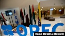 افزایش تولید نفت اوپک در حالی است که اعضای این سازمان متعهد شده‌اند تولید خود را تا مارس سال آینده روزانه ۱.۲ میلیون بشکه کاهش دهند. 