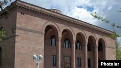 Հայաստանի գիտությունների ազգային ակադեմիա, Երեւան, արխիվ