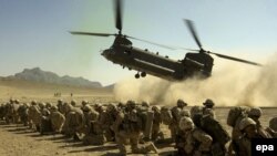 حملات شدید ناتو به مواضع طالبان در افغانستان ادامه دارد.