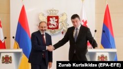 Հայաստանի և Վրաստանի վարչապետեր Նիկոլ Փաշինյանը և Գիորգի Գախարիան, արծիվ, 3 մարտի, 2020թ.