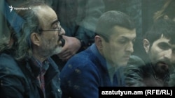 Жирайр Сефилян (слева) в зале суда (архив)