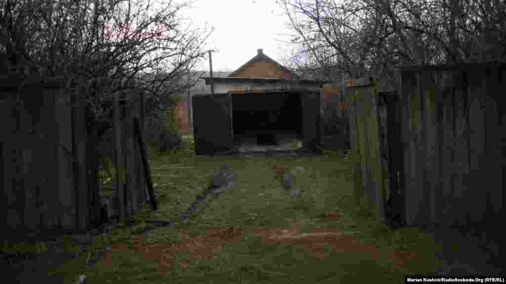 Ворота відчинені, але зайти бажання не виникає