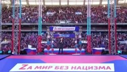 Պահը, երբ ռուսական պետական ​​հեռուստատեսությունը ընդհատում է Պուտինի ելույթը` հայրենասիրական երգով