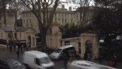 Машини російських дипломатів покинули посольство в Лондоні (відео)