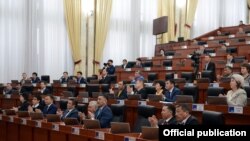 В Жогорку Кенеше.