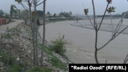 В этом месте Мафтуна бросилась в реку вместе со своим ребенком