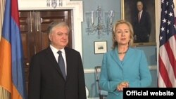 Встреча главы МИД Армении Эдварда Налбандяна с госсекретарем США Хиллари Клинтон, Вашингтон, 19 мая 2011 г. 