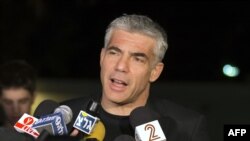 یائیر لاپید، بازیگر، روزنامه‌نگار و سیاستمدار اسرائیلی
