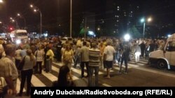Протест проти будівництва торговельно-розважального центру біля станції метро «Героїв Дніпра»