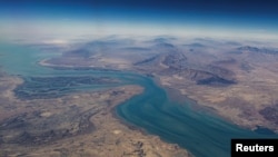 نمای هوایی از تنگه هرمز