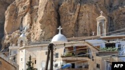 شهر مسیحی‌نشین «معلولا»، با پنج هزار نفر جمعیت، در ۵۵ کیلومتری شمال دمشق قرار دارد.