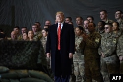 Доналд Тръмп говори пред американски войници по време на свое изненадващо посещение във военновъздушната база Баграм за Деня на благодарността, 28 ноември 2019 г.