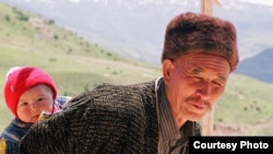 Кундалик тирикчилиги пенсияга қараб қолган қишлоқдаги аксар кексалар пенсияни вақтида ололмаëтганларидан нолимоқдалар.