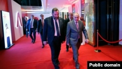Armenia - Prime Minister Nikol Pashinian (right) attends an event dedicated to the 20th anniversary of the launch of the Viva Armenia cellphone network, Yerevan, July1, 2025.