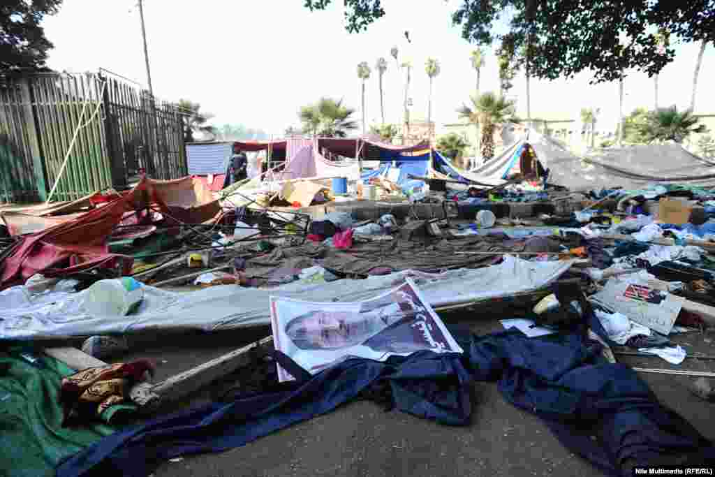 میدان نهضت پس از حمله نیروهای امنیتی