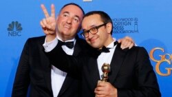 Продюсер Александр Роднянский и режиссер Андрей Звягинцев с Золотым глобусом