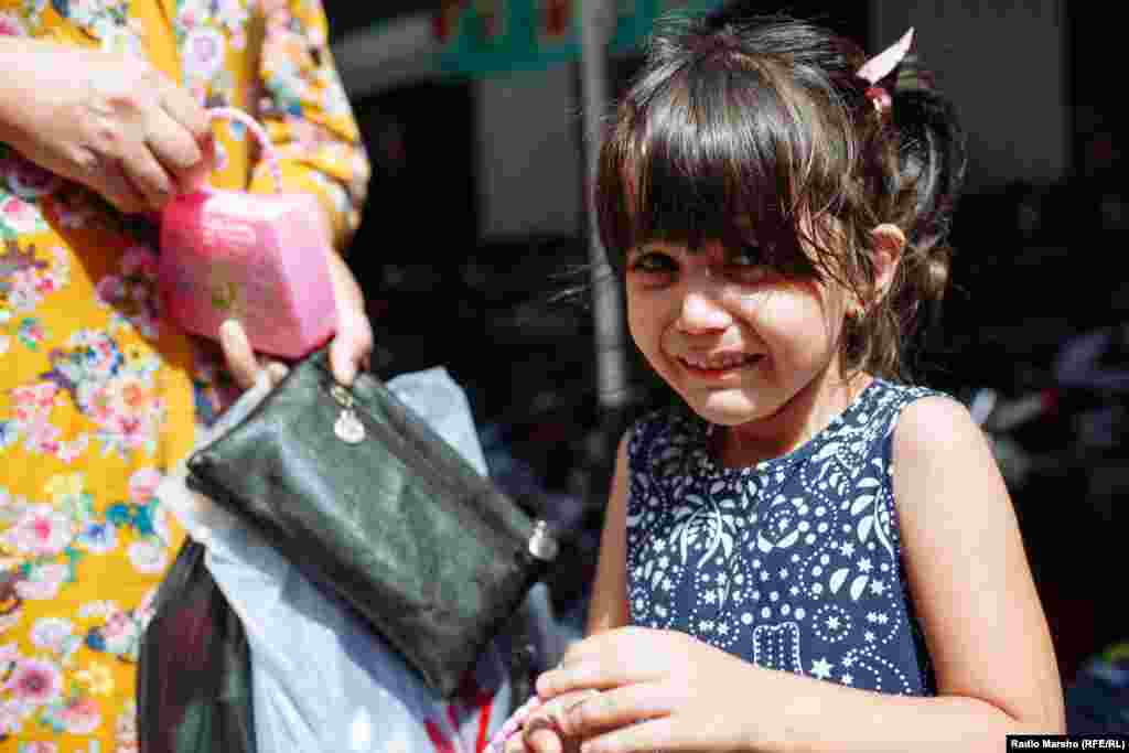 Дуьххьара школе яха еза хIара жима йоI йоьхна хьийза, бькъачу базарахь тилаелла.