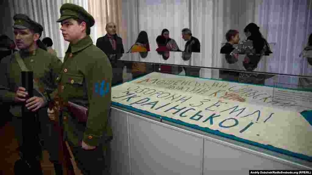 Дивом збережений прапор Мошенського сільського козачого куреня (виготовлений орієнтовно у 1917&ndash;1920 роках)