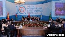Түркия -- Түрк тилдүү өлкө башчыларынын 10-саммити. Стамбул, 16-сентябрь, 2010.