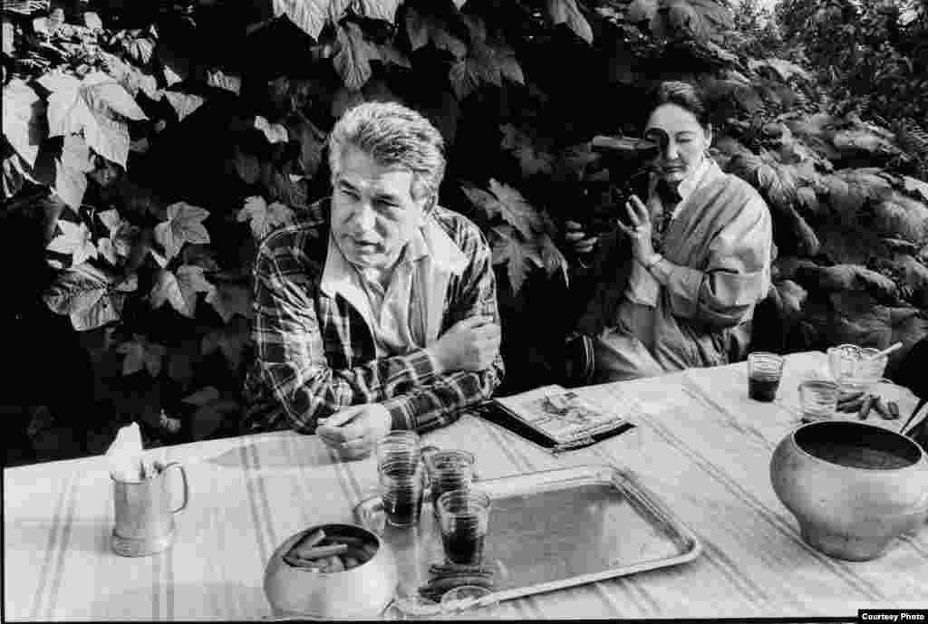 Мария Айтматова 1961-жылы жылы Айтматовдун чыгармасынын негизинде тартылган &ldquo;Бото көз булак&rdquo; тасмасынын режиссёру Лариса Шепитьконун жардамчысы болгон.