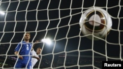 Италия пропускает третий мяч в свои ворота