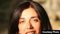 دیان علایی نماینده جامعه بهاییان