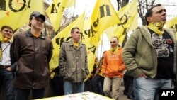 Украинада НАТОга кушылуны яклаучылар Франция илчелеге каршында җыен үткәрә